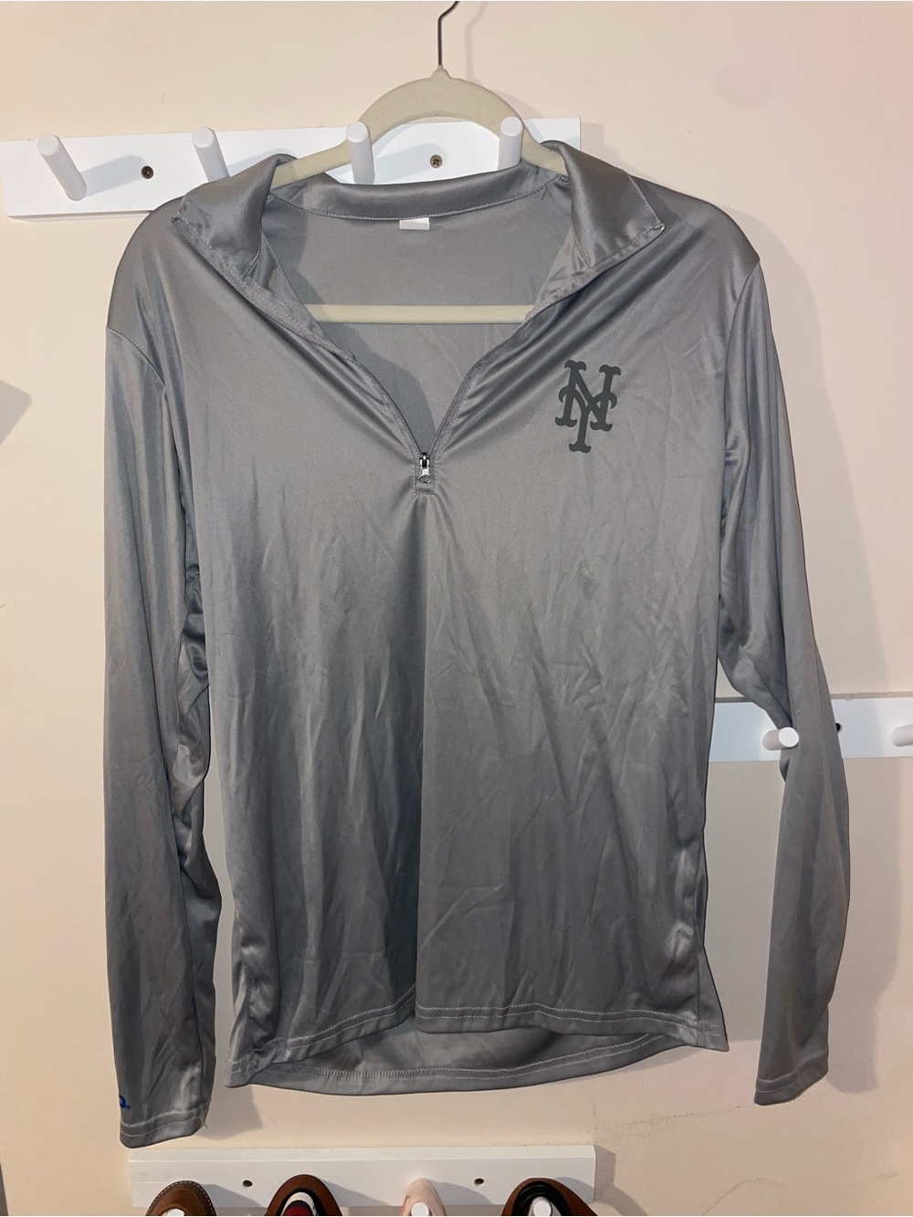 NY Mets Men's Medium Gray Shirt - Classic Solid Design